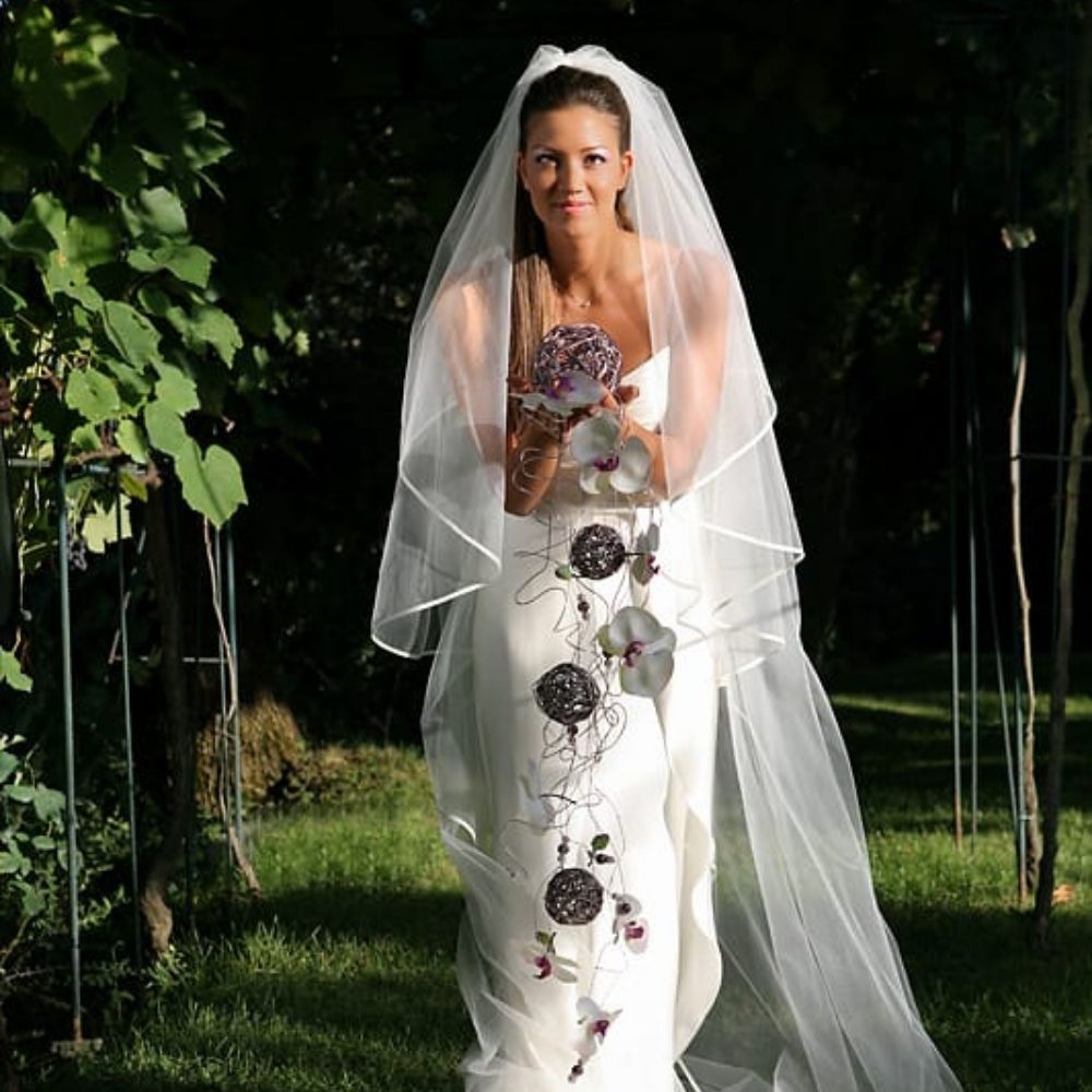 Sposa con bouquet